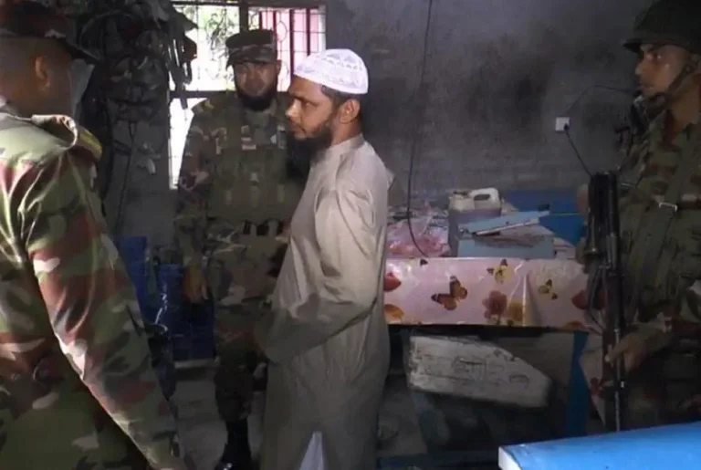 গাইবান্ধায় অনুমোদনহীন খাদ্যপণ্য কারখানায় অভিযান