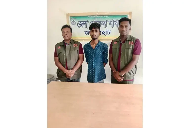 জয়পুরহাটে বাড়ির সদস্যদের বেঁধে ডাকাতি, ডাকাতদলের সদস্য গ্রেফতার