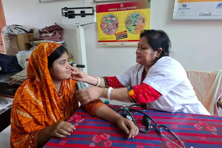 জয়পুরহাটে ছুটির দিনেও সেবা মিলছে স্বাস্থ্য কেন্দ্রে