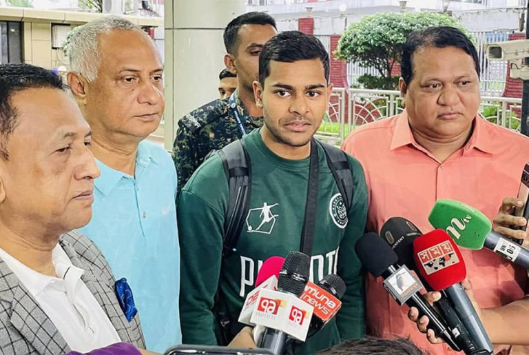 বাংলাদেশের হয়ে খেলতে ঢাকায় পা রাখলেন শামিত শোম