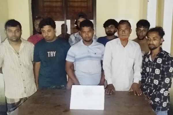চাঁদপুরে যৌথ বাহিনীর অভিযানে ৯ জুয়াড়ি আটক