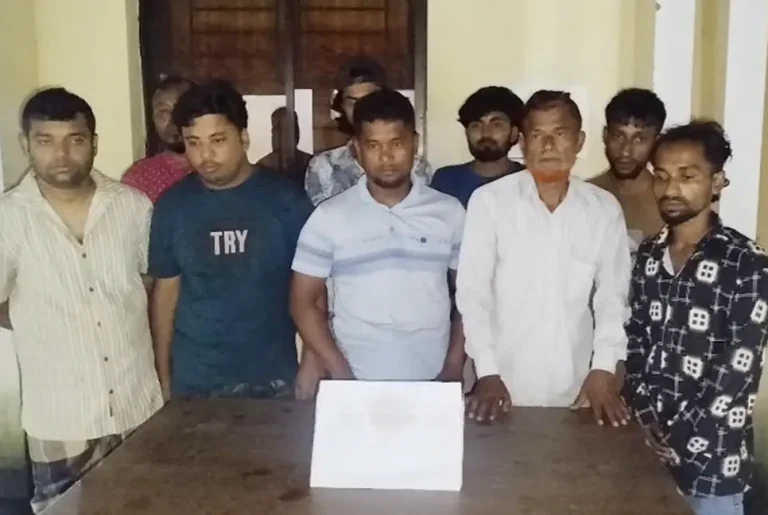 চাঁদপুরে যৌথ বাহিনীর অভিযানে ৯ জুয়াড়ি আটক