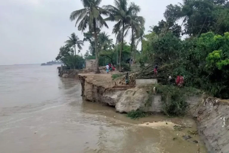 সিরাজগঞ্জে যমুনা নদীর পানি বাড়ছে, বন্যার শঙ্কা