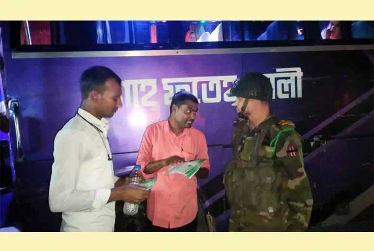 জয়পুরহাটে ঢাকাগামী বাসে অভিযান, অতিরিক্ত ভাড়া ফেরত পেলেন যাত্রীরা