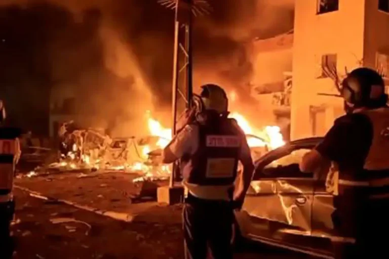 ইসরায়েলের বন্দরনগরী হাইফায় ইরানের ক্ষেপণাস্ত্র হামলা