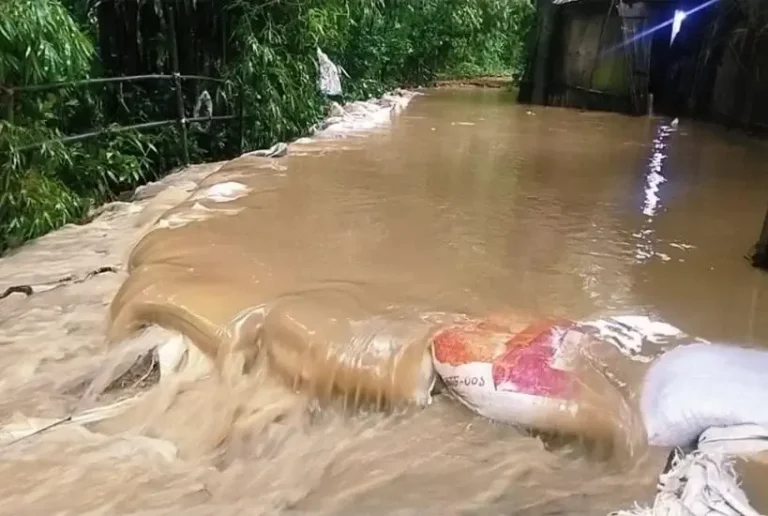 ভাসছে জকিগঞ্জ, আশ্রয়কেন্দ্র চালু
