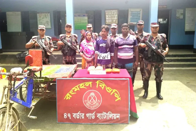 মেহেরপুর সীমান্তে গাঁজাসহ আটক ৩
