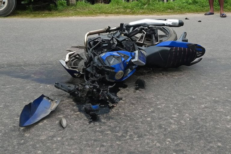 নোয়াখালীতে পথচারী নারীকে বাঁচাতে গিয়ে দুই তরুণের মৃত্যু