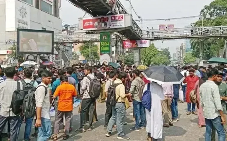 আজ ঢাকার তিন স্থানে অবরোধের ঘোষণা সাত কলেজের শিক্ষার্থীদের