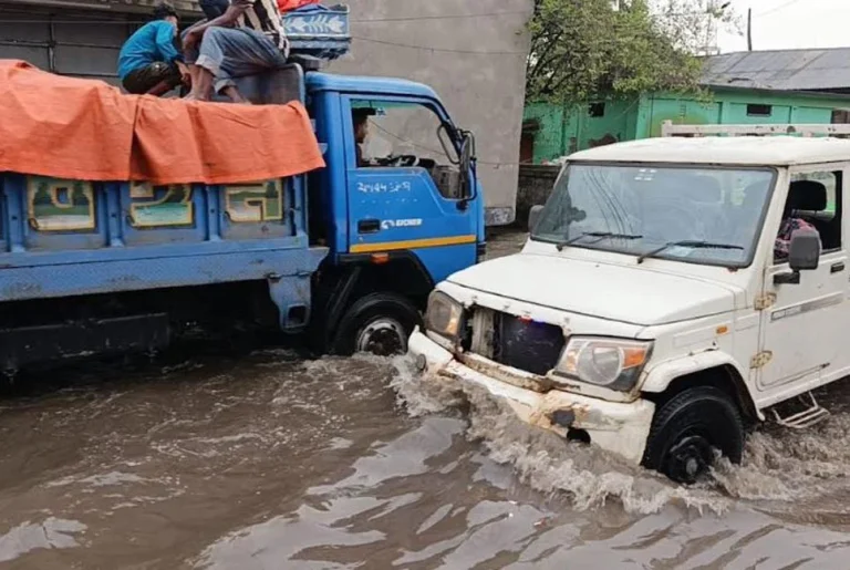 কুমিল্লা বিসিকে জলাবদ্ধতায় বিপর্যস্ত শিল্পকারখানা, উৎপাদনে ব্যাঘাত