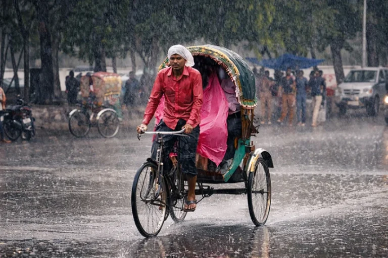 ঢাকাসহ ১৩ জেলায় বৃষ্টির আভাস, নদীবন্দরে সতর্কতা